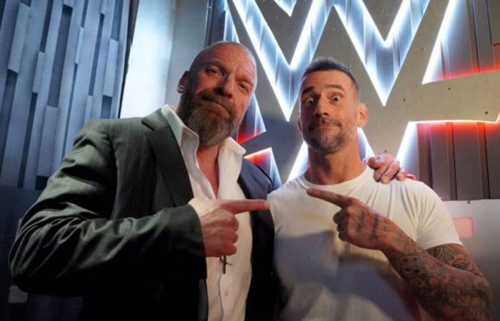 ”¿Quieres volar Internet?”: El secreto detrás de esta foto de CM Punk y Triple H