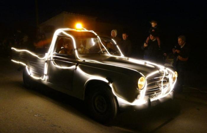 FOTOS. Los tractores iluminados atraen multitudes a este pueblo de Calvados