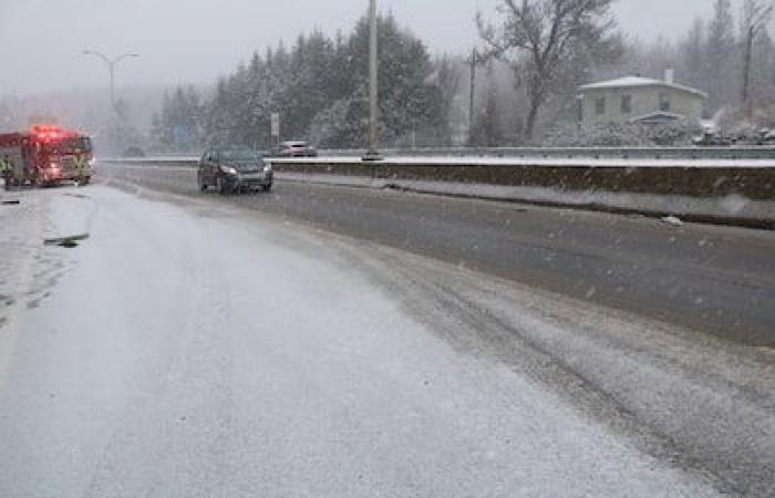 [EN IMAGES] Primera nevada en Quebec: varias salidas de carretera en pocos minutos