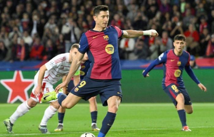 El delantero del Barcelona Lewandowski marca el gol número 100 en la Liga de Campeones