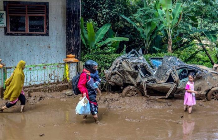 El número de víctimas de las inundaciones en Indonesia aumenta a 20