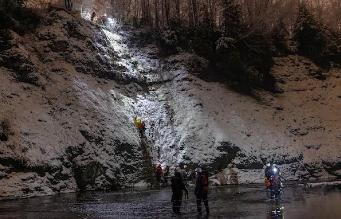 Huye tras robar en una tienda y cae a un barranco en Quebec