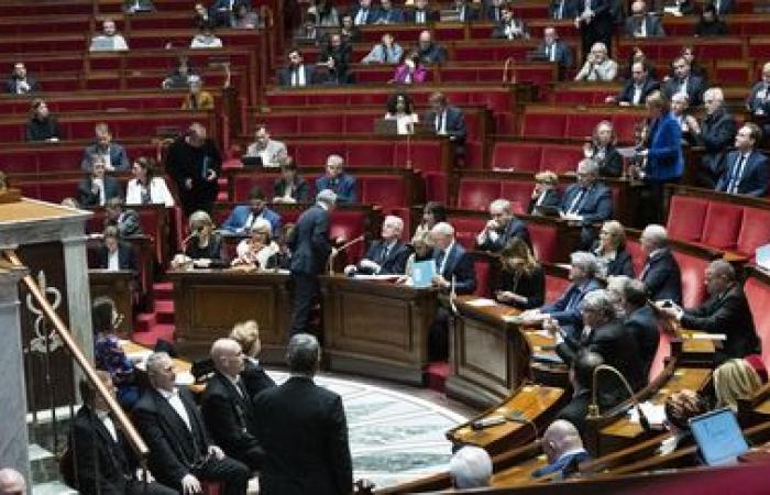 la mayoría de los diputados vota en contra, Polonia a su vez se opone