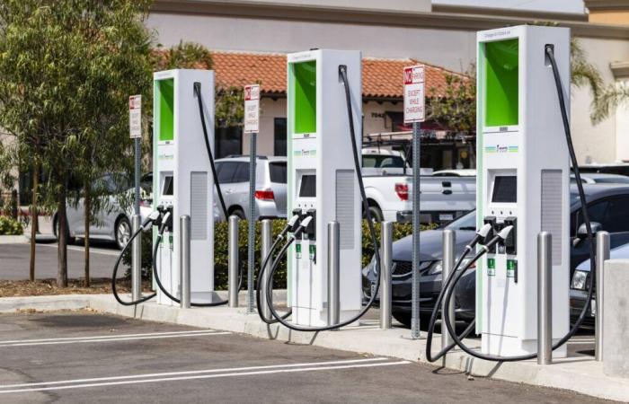 California promete actuar si Trump recorta los subsidios a los coches eléctricos