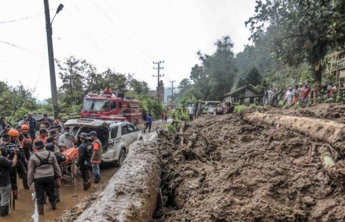 Inundaciones en Sumatra dejan al menos 20 muertos y dos desaparecidos