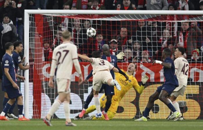 Bayern Múnich – PSG: un balón enorme, 6 paradas… el contraste de Matvey Safonov