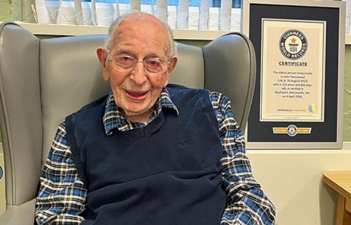 Muere en Inglaterra el hombre más viejo del mundo, John Tinniswood, a los 112 años