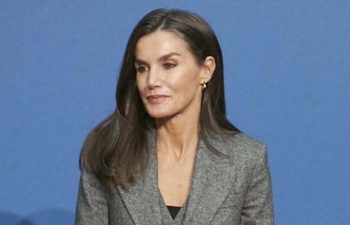 Letizia de España aparece con un outfit que pocas veces hemos visto en su último retrato oficial, está sexy