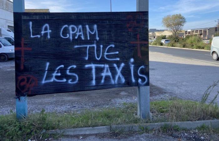 “La CPAM mata a los taxis”: pancartas colgadas en Sète ilustran la preocupación de la profesión