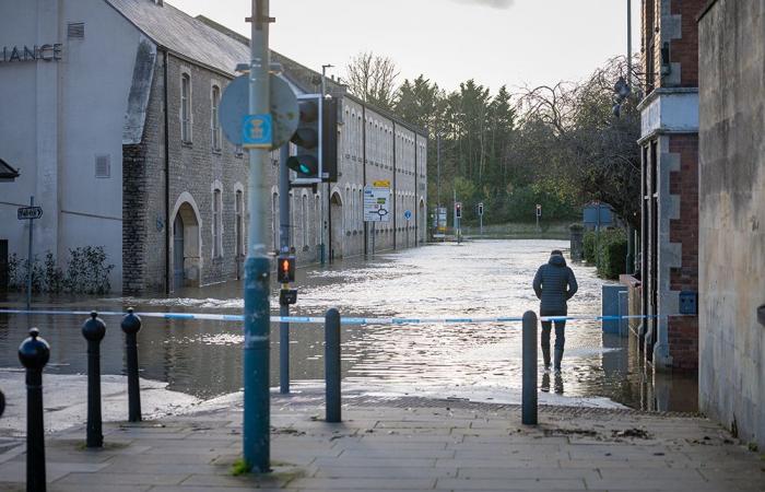 Actualización de las carreteras de la policía tras las inundaciones en el centro de la ciudad de Chippenham