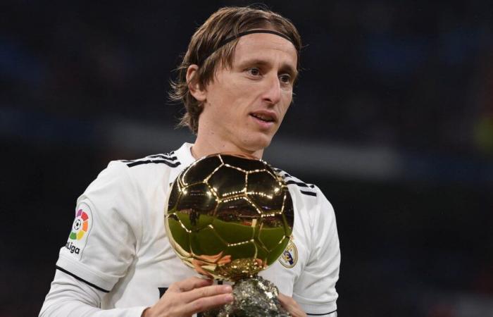 Cuando Modric presta su Balón de Oro para consolar a un jugador deprimido