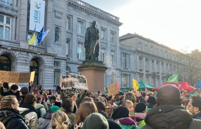 Huelga de docentes: miles de manifestantes en Lieja, actualización de las acciones llevadas a cabo en Valonia y Bruselas