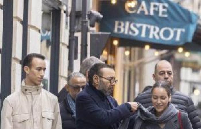 Cálidas fotografías de la familia real en medio de la helada parisina