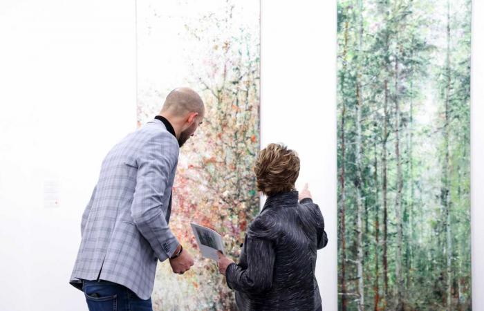 La gran duquesa María Teresa y su chaqueta de cuero futurista de Giorgio Armani en la Semana del Arte de Luxemburgo