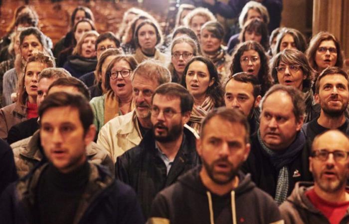 Coro formado a partir de las cenizas de la catedral de Notre-Dame ayuda a marcar la reapertura