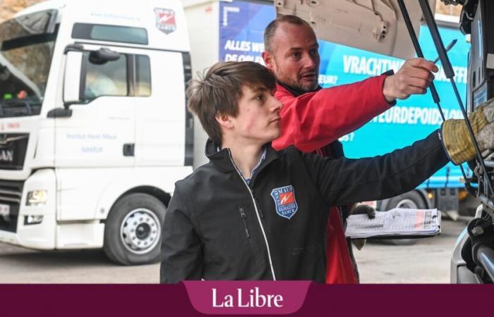 Un profesor que no está en huelga grita a la ministra Glatigny: “¡No saquen a los jóvenes de la escuela!”