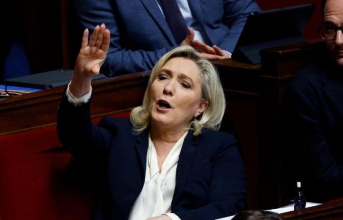 Marine Le Pen denuncia el argumento del “gran rojo que mancha” de Bruno Retailleau ante la censura