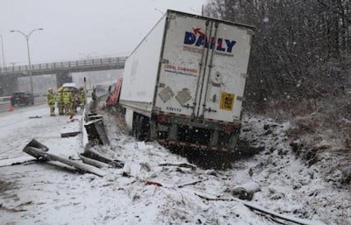 [EN IMAGES] Primera nevada en Quebec: varias salidas de carretera en pocos minutos