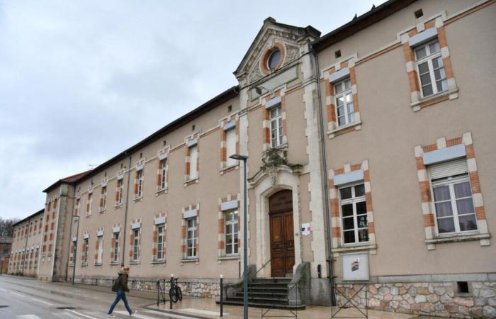 700 estudiantes se enfrentan esta semana a un operativo de “comedor muerto” en su instituto