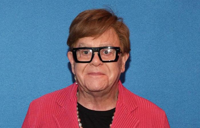 Elton John en su peor momento… Víctima de una grave infección, el cantante ya no puede ver nada