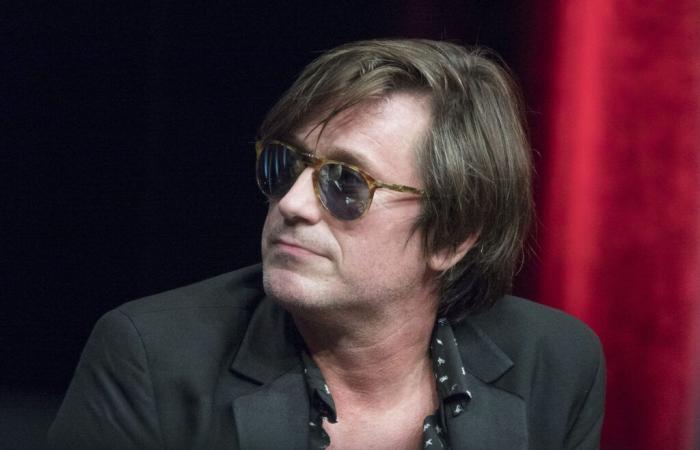 Thomas Dutronc, con los pies en la tierra, comenta que ya no soporta a su madre