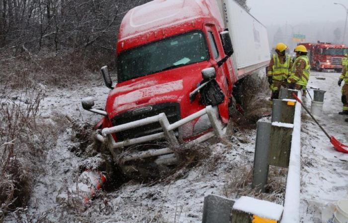 [EN IMAGES] Primera nevada en Quebec: varias salidas de carretera en pocos minutos