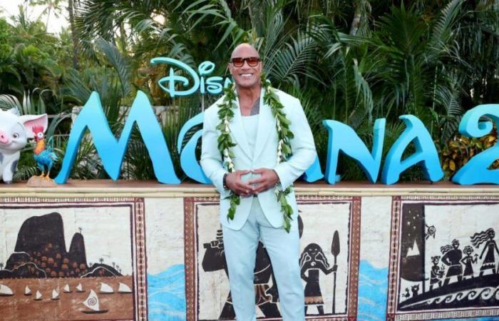 El baile hawaiano de Dwayne “The Rock” Johnson con su madre en el estreno de Moana 2