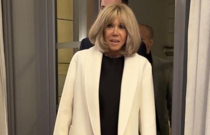 VIDEO GALA – Brigitte Macron: su beso a Line Renaud por un gran evento no pasó desapercibido