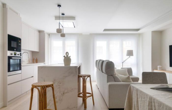 Un luminoso apartamento de 81m2 decorado en colores neutros