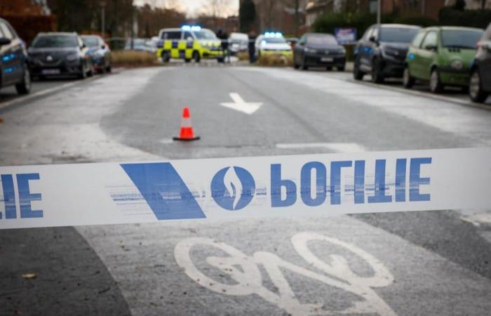 Un hombre dispara desde un coche a otro coche en Berchem: un estudiante presenció el tiroteo, el sospechoso se dio a la fuga (Berchem)