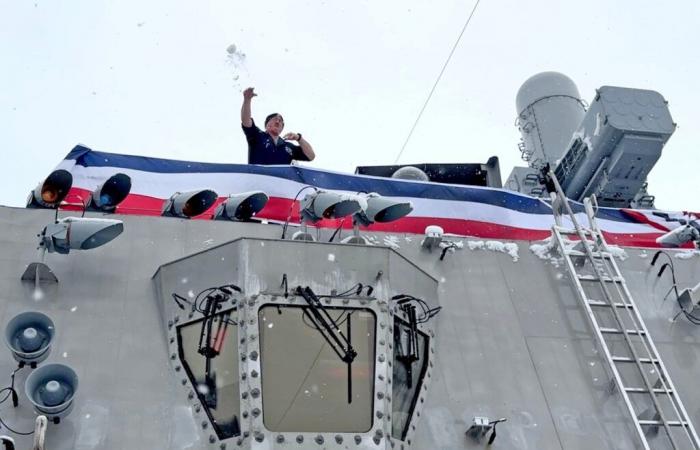 Mundo en tensión: el ejército en la sombra de China acecha el vuelo de la Armada estadounidense en el enfrentamiento en el estrecho de Taiwán