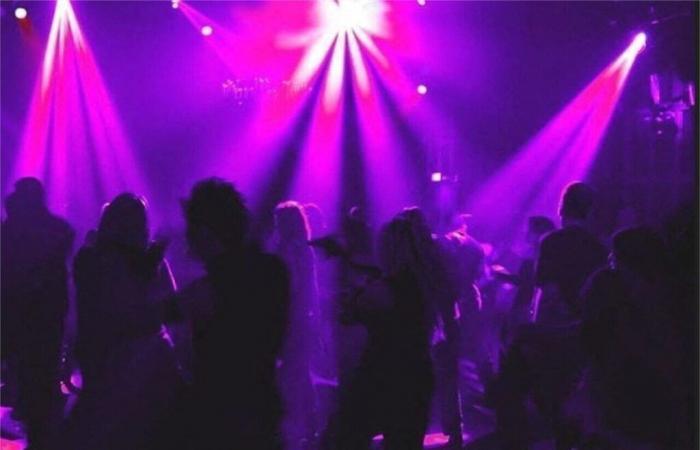 Un hombre herido en una pelea frente a una discoteca en Sena Marítimo