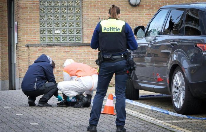 Un estudiante (16) presencia un tiroteo desde dos coches en Berchem