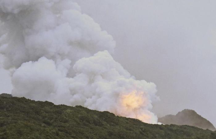 Japón | Gran incendio en una base de lanzamiento de cohetes