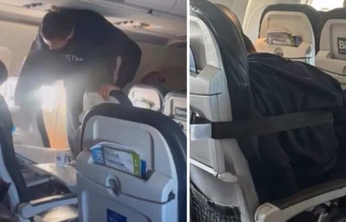 Pasajero ataca su propio asiento de avión y tiene que ser atado