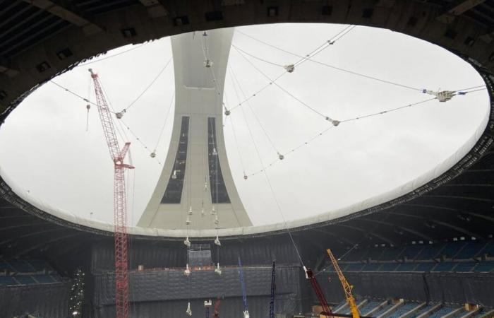 El techo del Estadio Olímpico casi completamente desmantelado