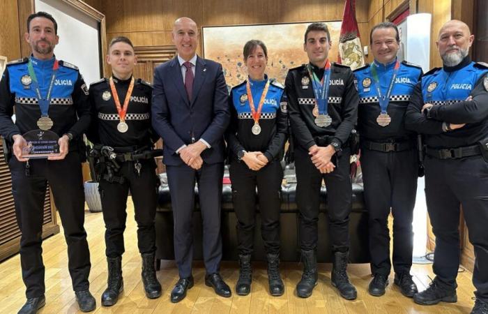 La Policía Local de León se baña en medallas sobre la bici