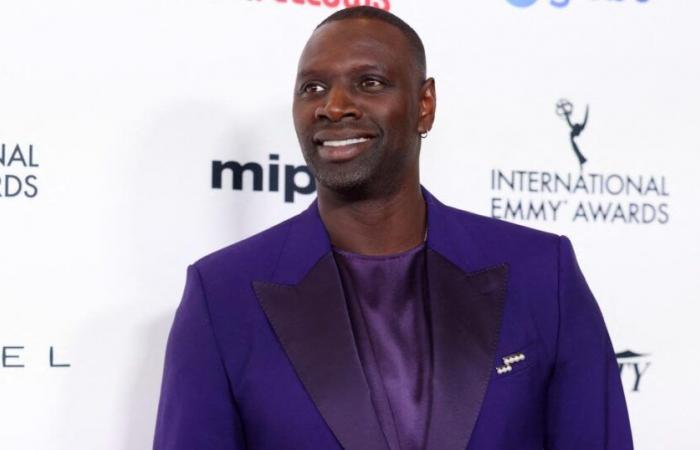 ¿Omar Sy se atrevió con el color más difícil de lucir en la alfombra roja?