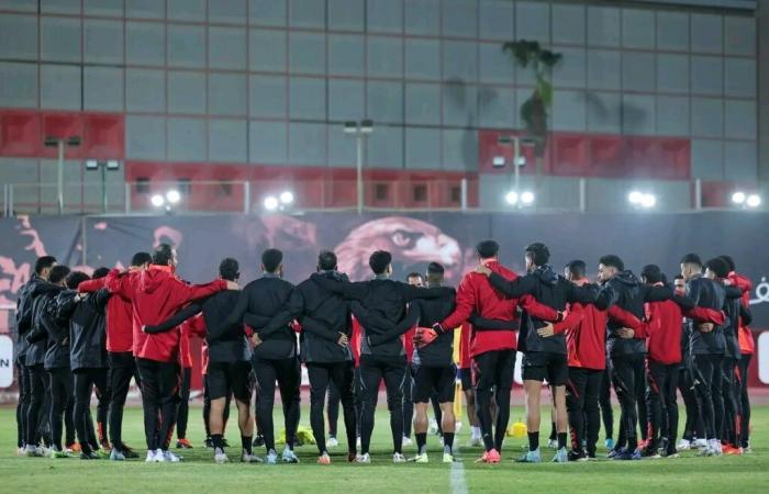 La formación oficial del Al-Ahly para enfrentarse al Estadio de Abiyán en el inicio del camino en busca del título número 13