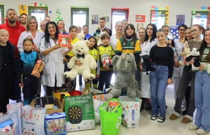 Estrellas de champán: juguetes navideños en los hospitales de las Ardenas