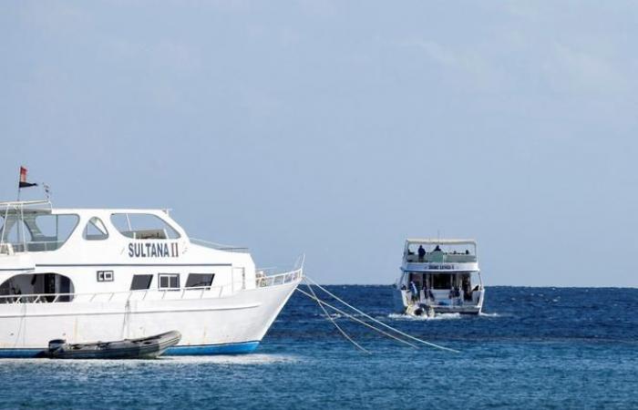 Recuperados cuatro cadáveres y tres supervivientes del hundimiento del barco egipcio en el Mar Rojo