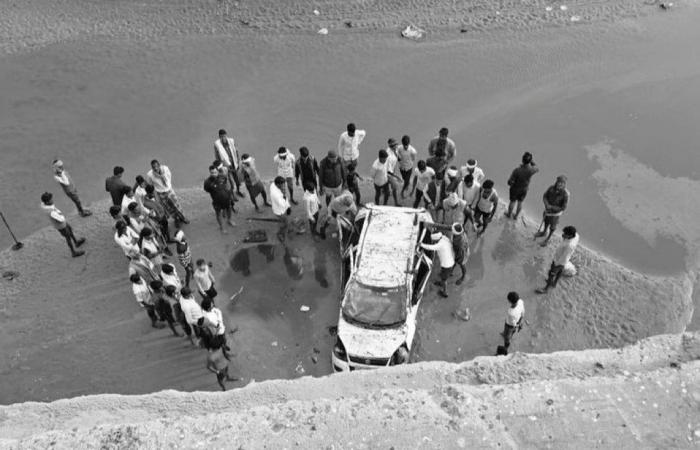 Mueren tres personas al caer de un puente sin terminar