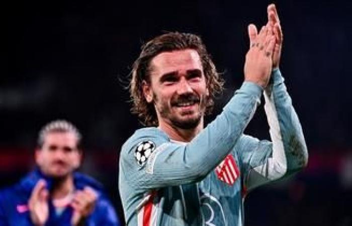 Alexandre Lacazette expresa dudas sobre la retirada internacional de Antoine Griezmann