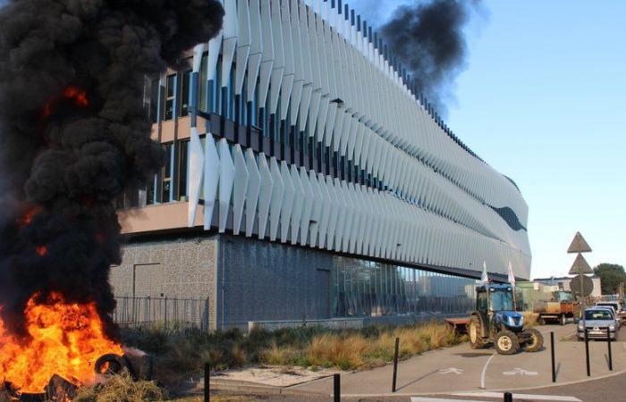 Movilización de los agricultores: atascos, contenedores arrojados frente a los servicios estatales en Nimes