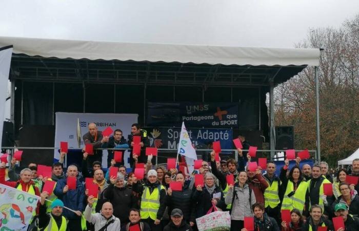 Los profesores de educación física de Morbihan muestran la tarjeta roja