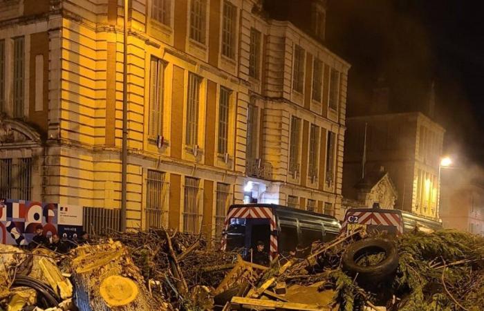 Montauban. Gran acción de los agricultores, decenas de tractores se movilizaron en el centro de la ciudad