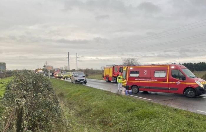 Atropellado por una furgoneta, el conductor de un scooter muere en un accidente en Maine y Loira