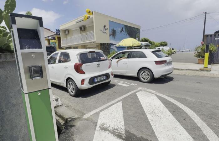 ¡Estafa en Deshaies! La ciudad denuncia fraude basado en estacionamiento pago