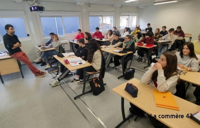 Con sus aulas modulares, la vida vuelve a la normalidad en el instituto La Chartreuse tras el incendio