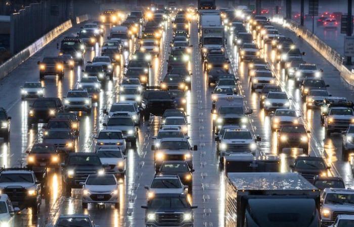 Las tormentas de Acción de Gracias traen frío y nieve y pueden alterar los planes de viaje